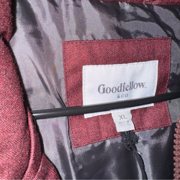 Goodfellow & Co Men's Maroon Quilted Vest - Picture 5 of 5